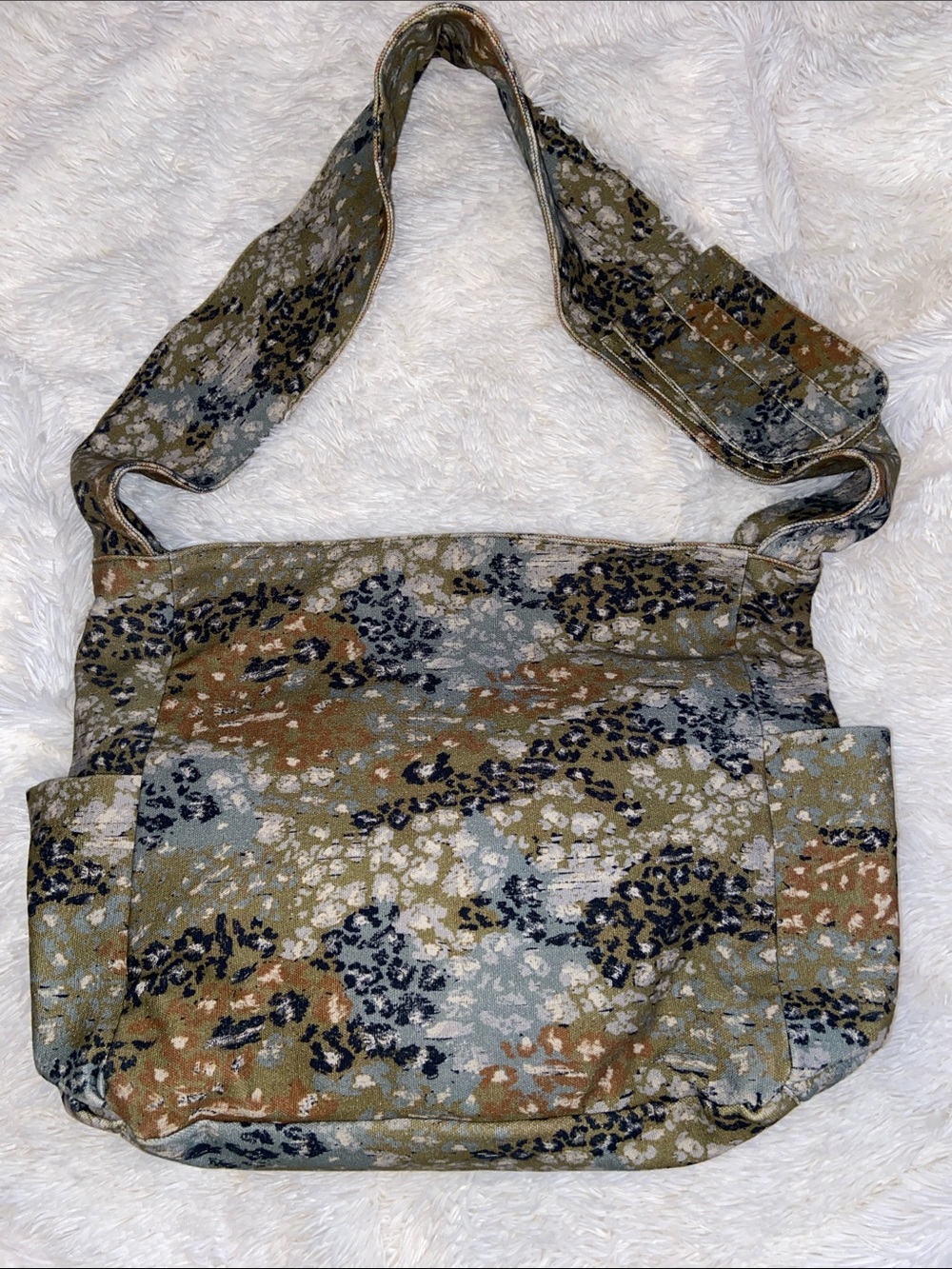 Free People The Hive Carryall Olive Multi Camouflage Crossbody Bag large EUC - Picture 2 of 14